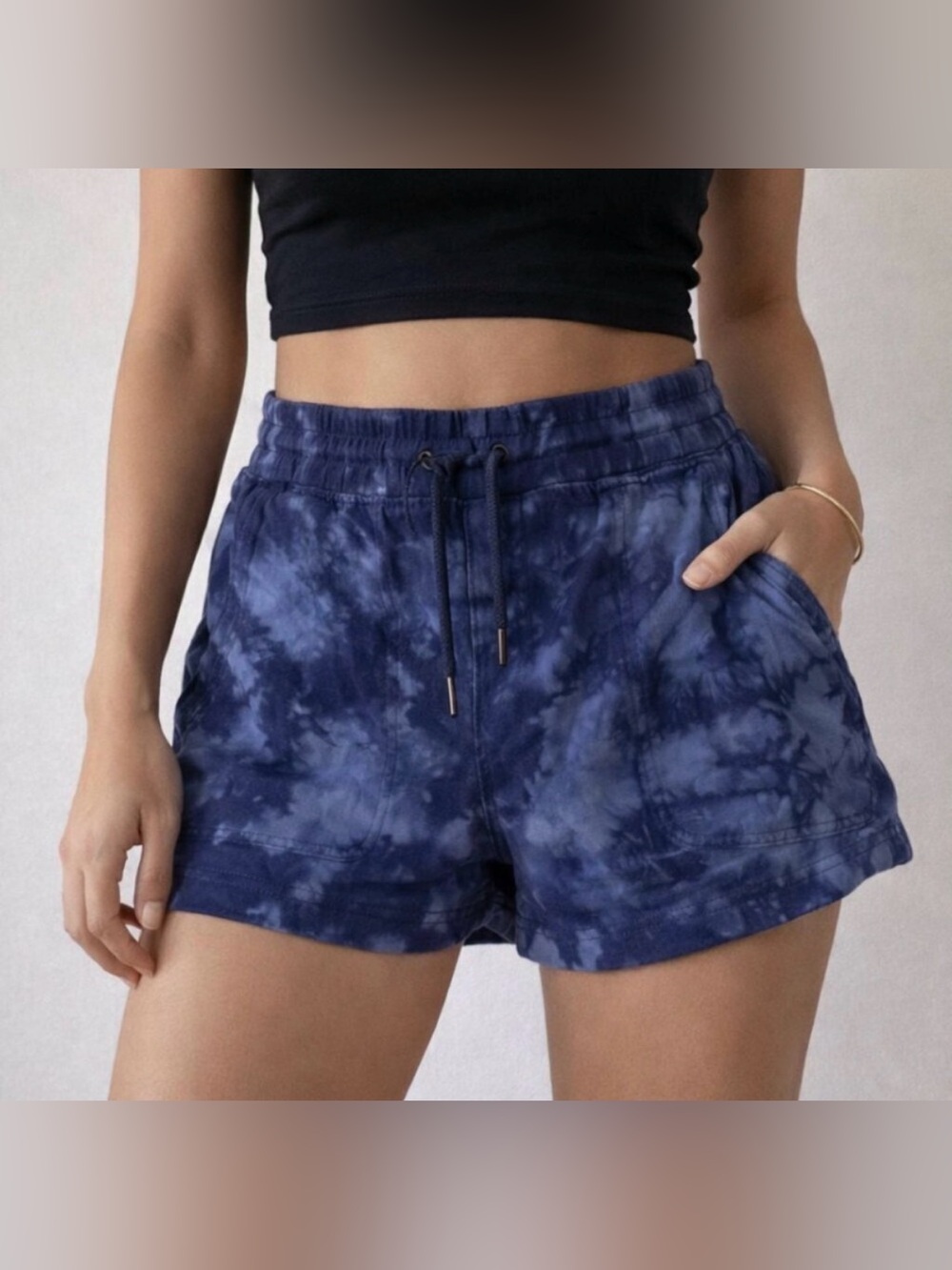 Athleta Farallon shorts in Crystal Dye Dress Blue